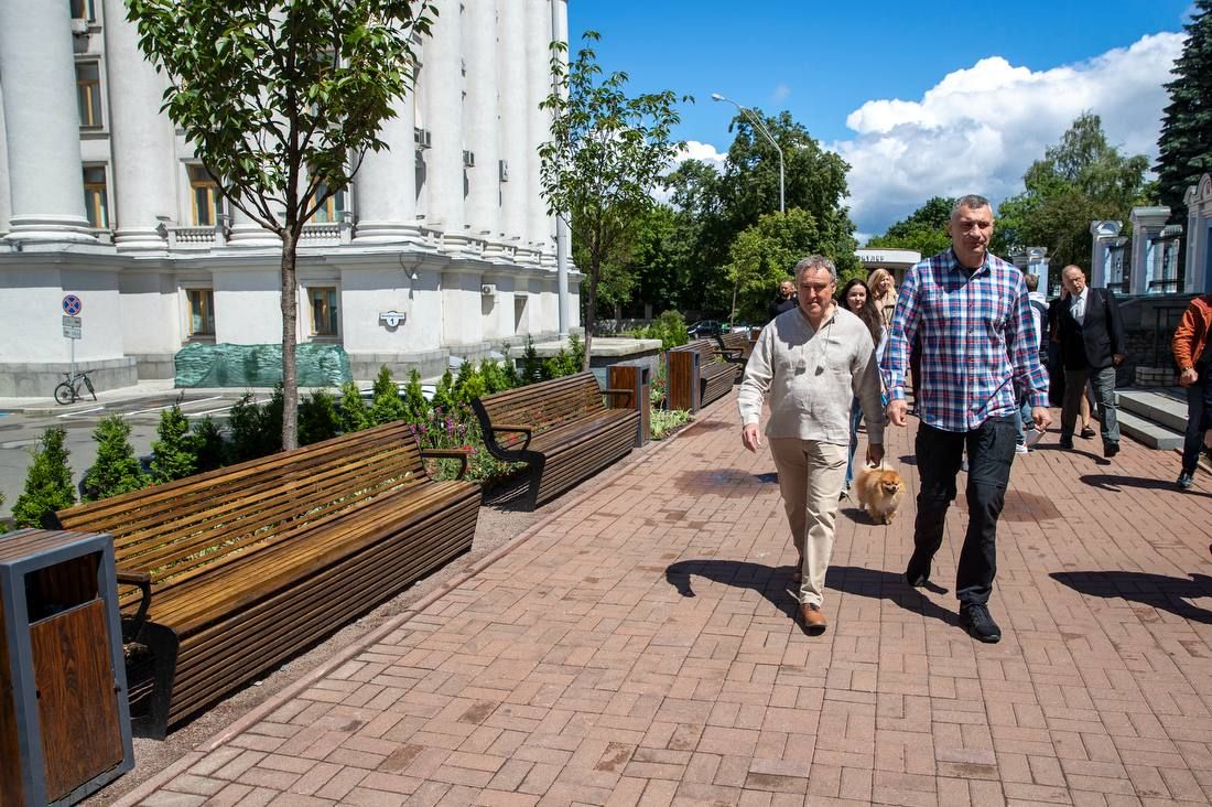 У Києві відкрили оновлену Бельгійську алею: презентували «Український щит»