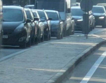 Кілометровий затор у Києві: рух з Борисполя значно ускладнено