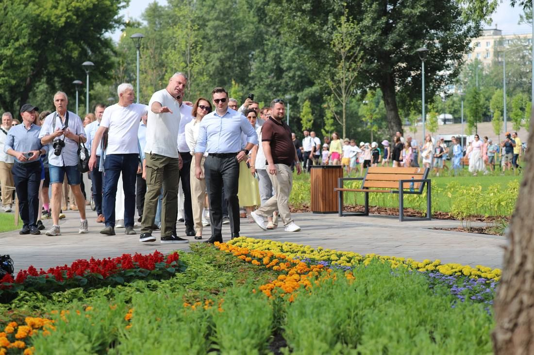 На Оболоні відкрили Вільнюський сквер та міст: місто отримало новий простір для відпочинку