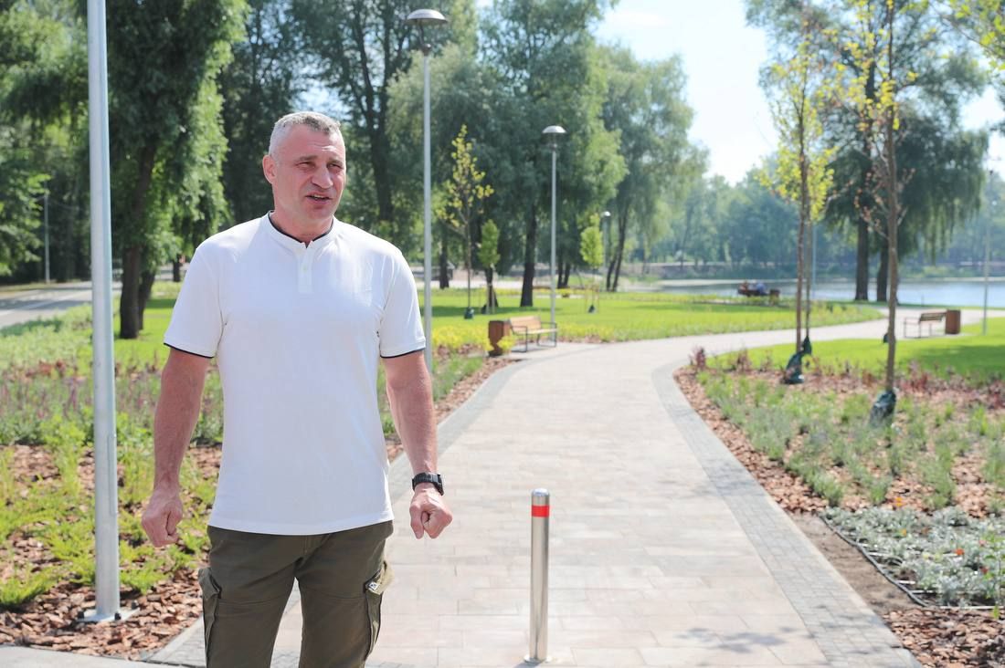 На Оболоні відкрили Вільнюський сквер та міст: місто отримало новий простір для відпочинку