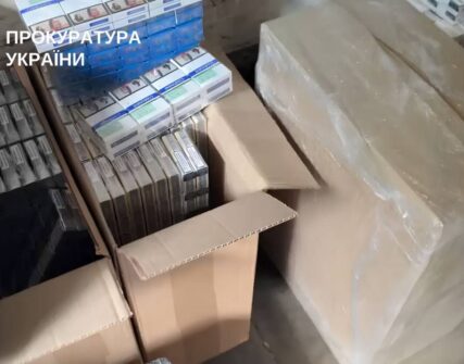 На Київщині викрили схему продажу контрафактних цигарок на 1,6 млн грн