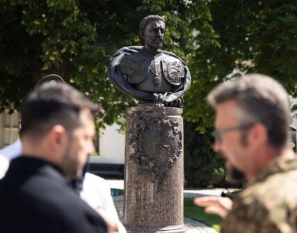 Зеленський: замість Леніна стоятиме Мазепа; анонсовано Пантеон та Орден Європи