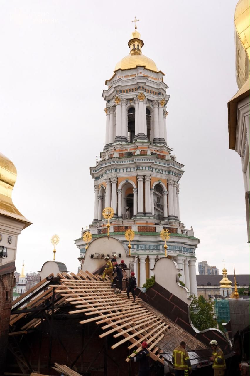 У Києві завершено консервацію даху Свято-Успенського собору після російської атаки