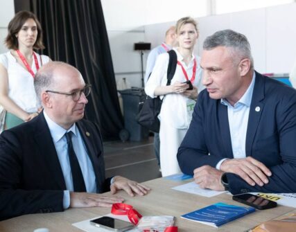 Кличко в Гданську обговорив з держсекретарем Німеччини допомогу громадам