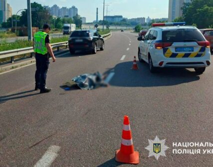 Смертельна ДТП у Києві: мотоцикл на смерть збив пішохода на Оболоні