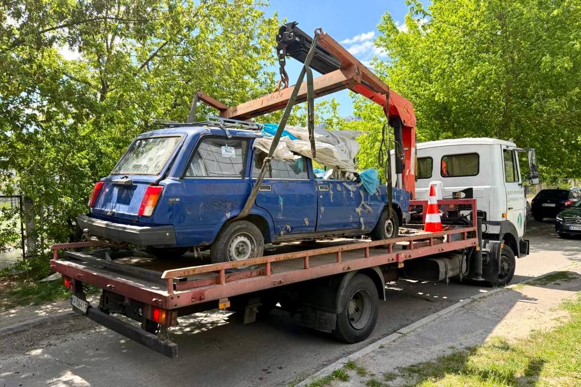 Київ: Святошинський район чистять від покинутих автівок