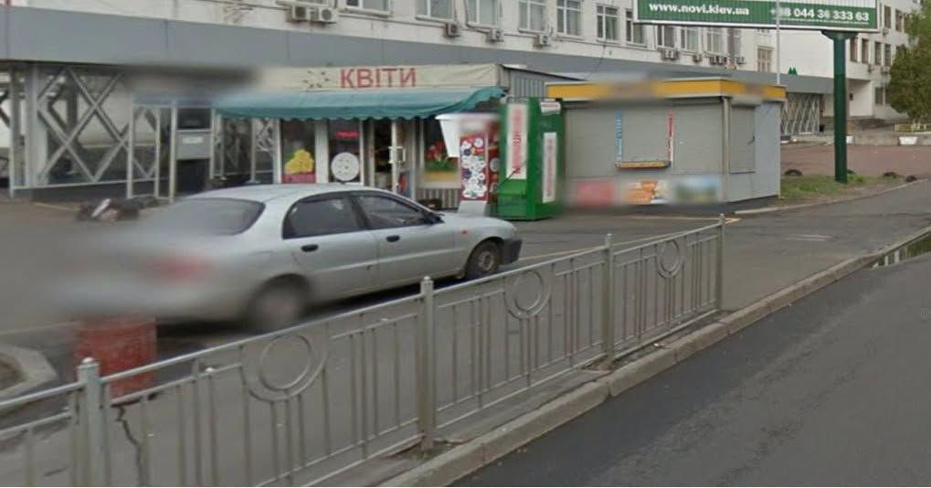 На Подолі замість МАФів створили мінісквер біля метро Шевченка