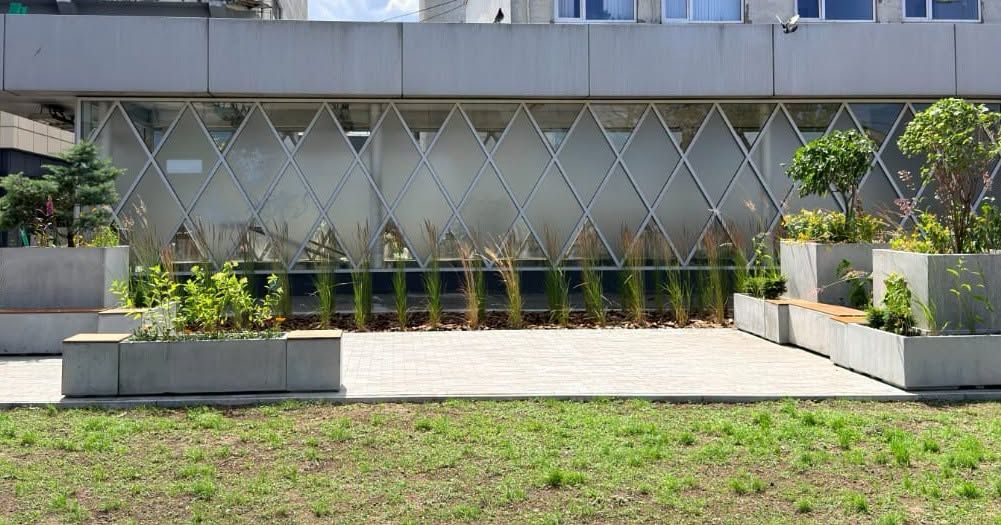 На Подолі замість МАФів створили мінісквер біля метро Шевченка