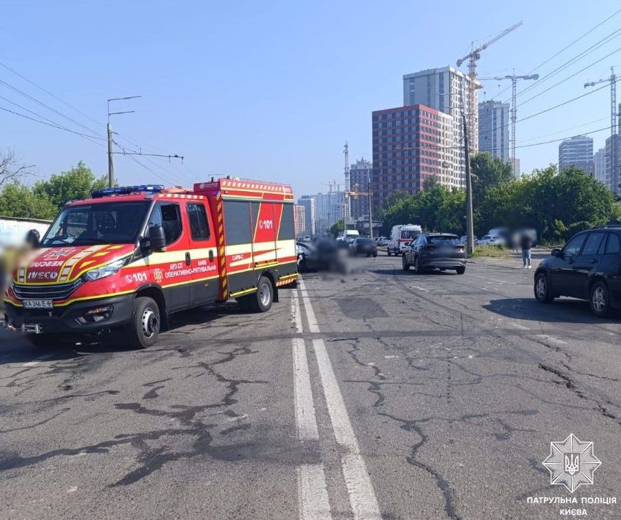 Смертельна ДТП на Виговського в Києві: загинула жінка, четверо травмованих