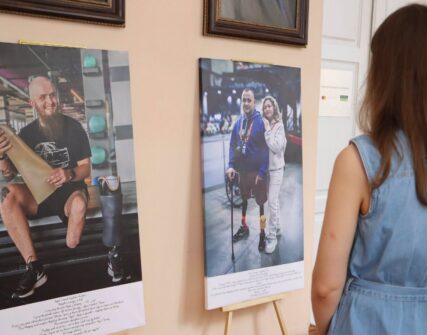 У КНУ відкрили фотовиставку про життя ветеранів: 21 історія захисників