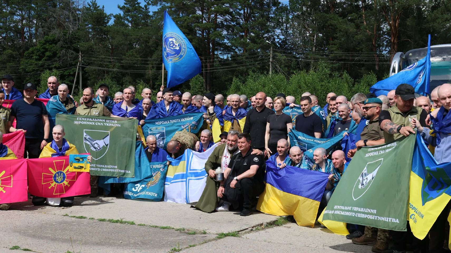 160 українських захисників, включно з оборонцями Маріуполя, повернулися з російського полону