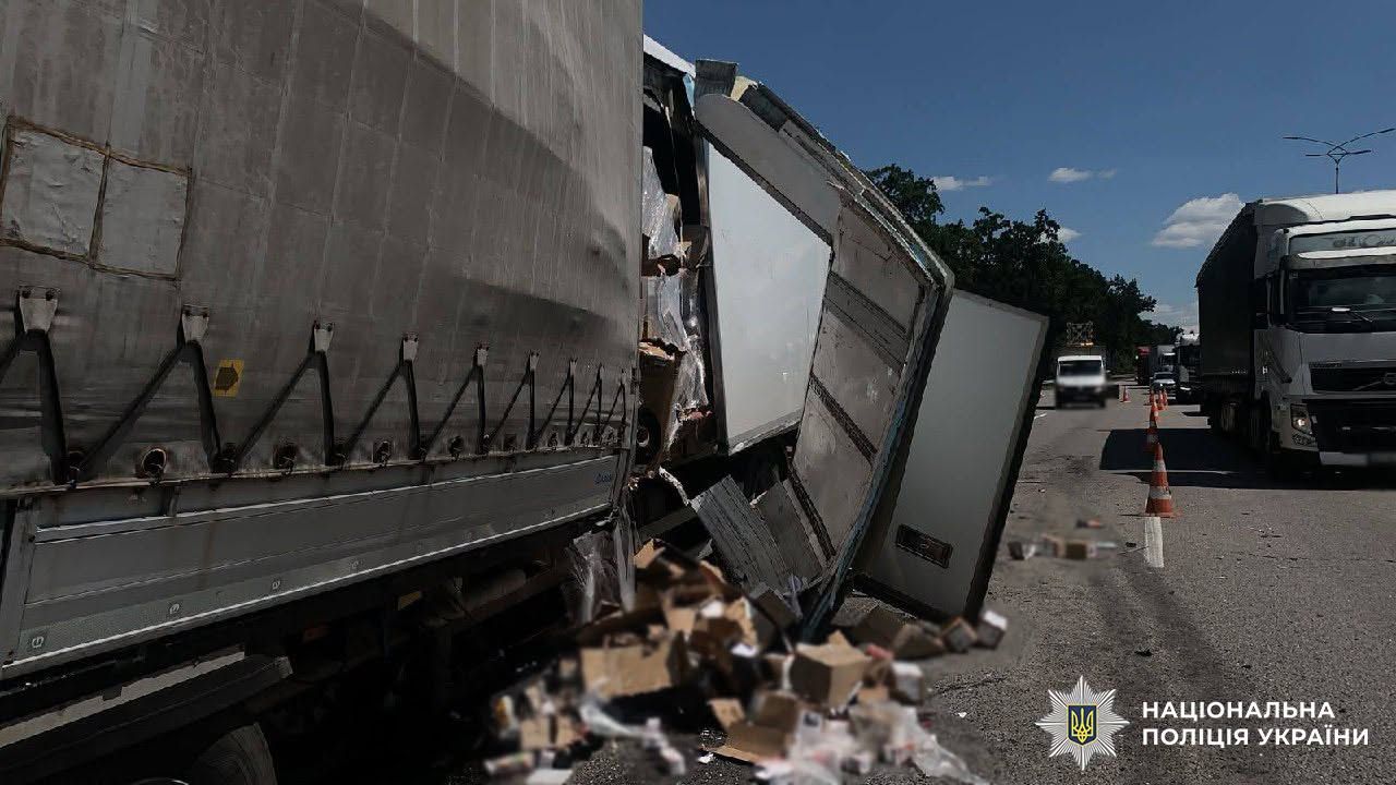 Смертельна ДТП у Києві: двоє водіїв вантажівок загинули на Бориспільському шосе