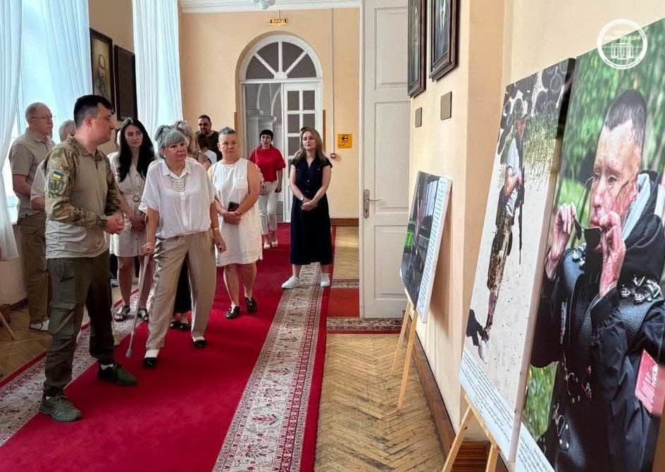 У КНУ відкрили фотовиставку про життя ветеранів: 21 історія захисників