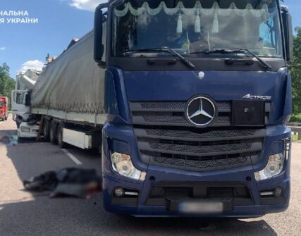 Смертельна ДТП у Києві: двоє водіїв вантажівок загинули на Бориспільському шосе