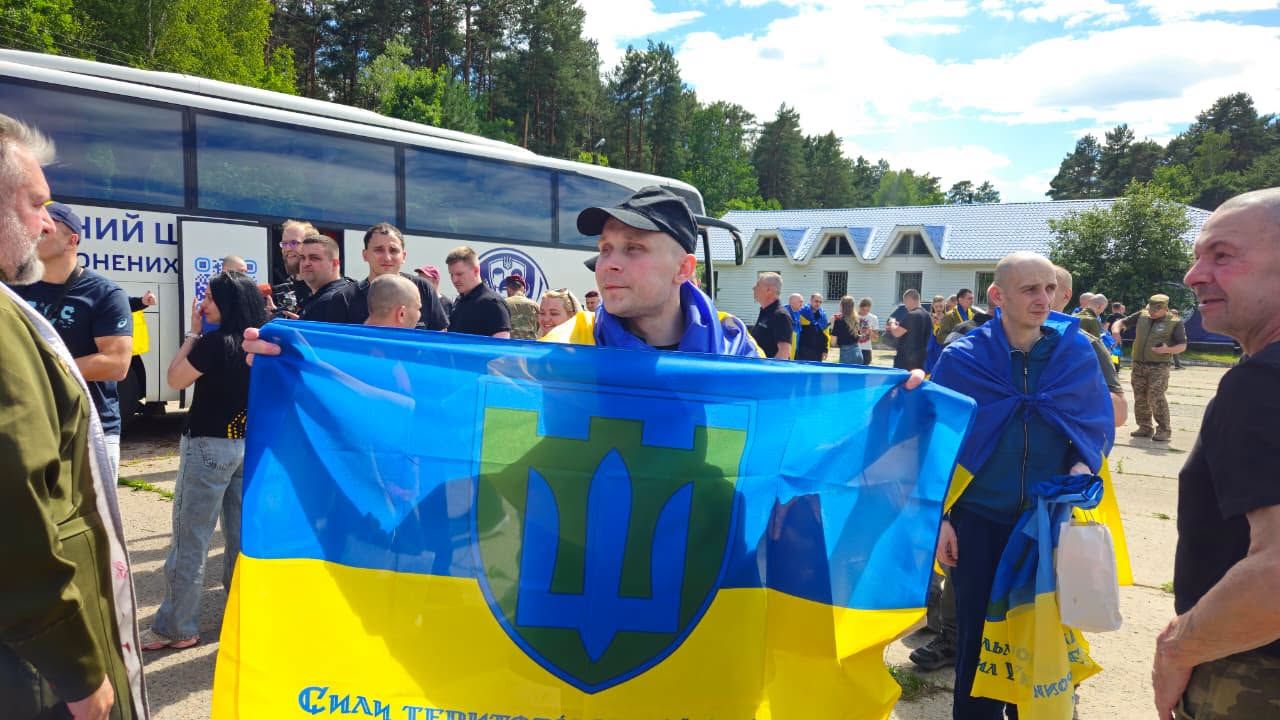 160 українських захисників, включно з оборонцями Маріуполя, повернулися з російського полону