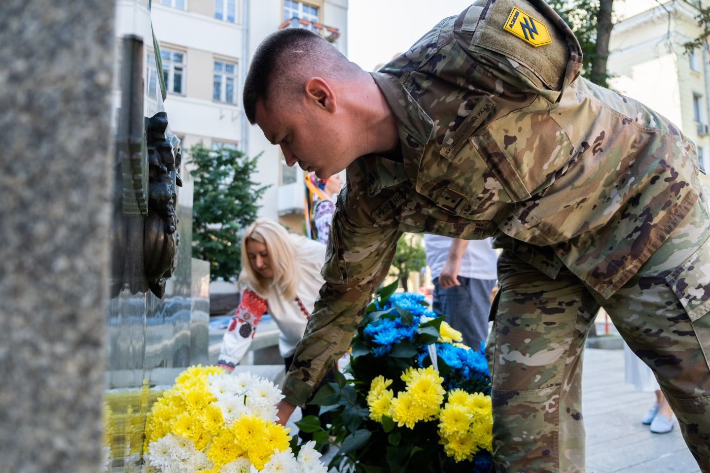 У Києві відзначили 30-річчя Конституції України покладанням квітів
