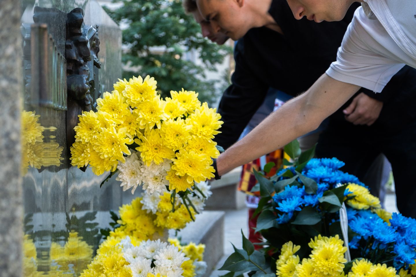 У Києві відзначили 30-річчя Конституції України покладанням квітів