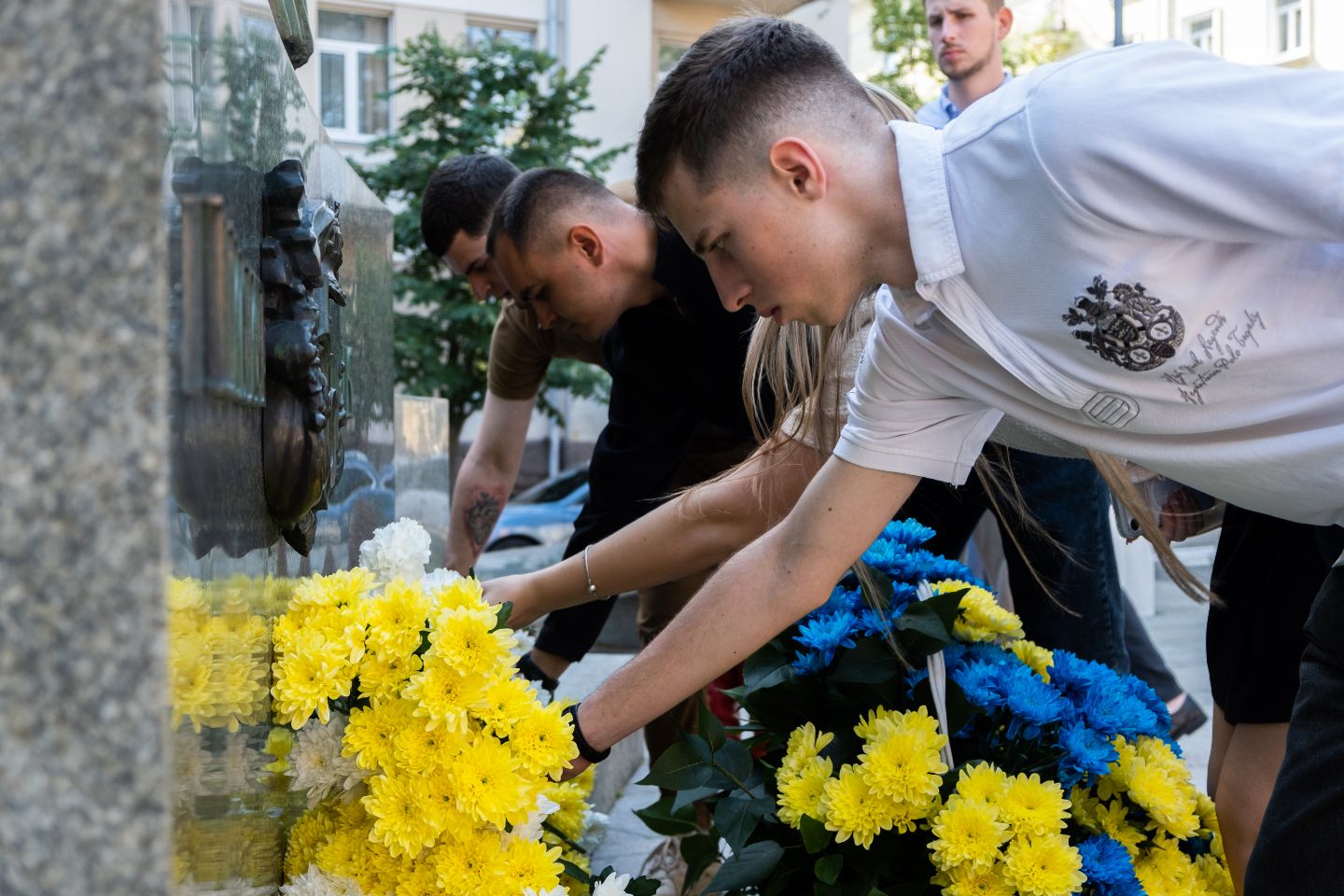 У Києві відзначили 30-річчя Конституції України покладанням квітів