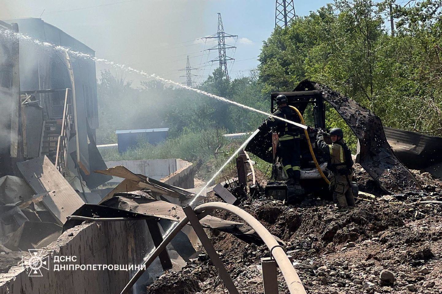 Зеленський: Троє загиблих і понад 20 поранених через ракетний удар РФ по Кривому Рогу