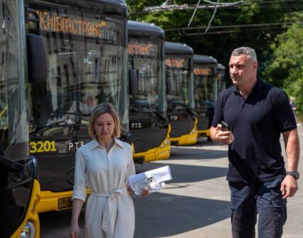 Київ отримав нові тролейбуси та автобуси: що відомо