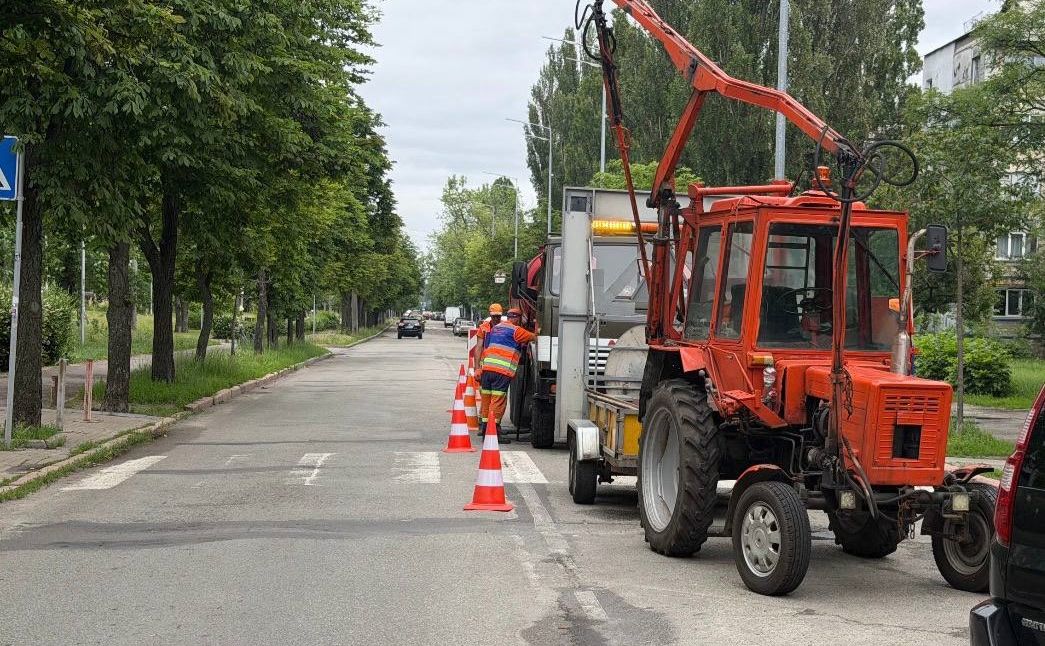 «Київавтодор» готує Київ до злив: очищено понад 10 тис. зливоприймачів