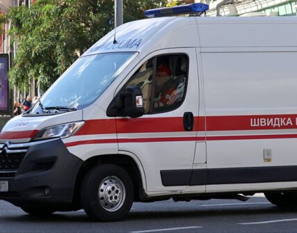 Київ: На Оболоні врятували літню жінку з палаючої квартири