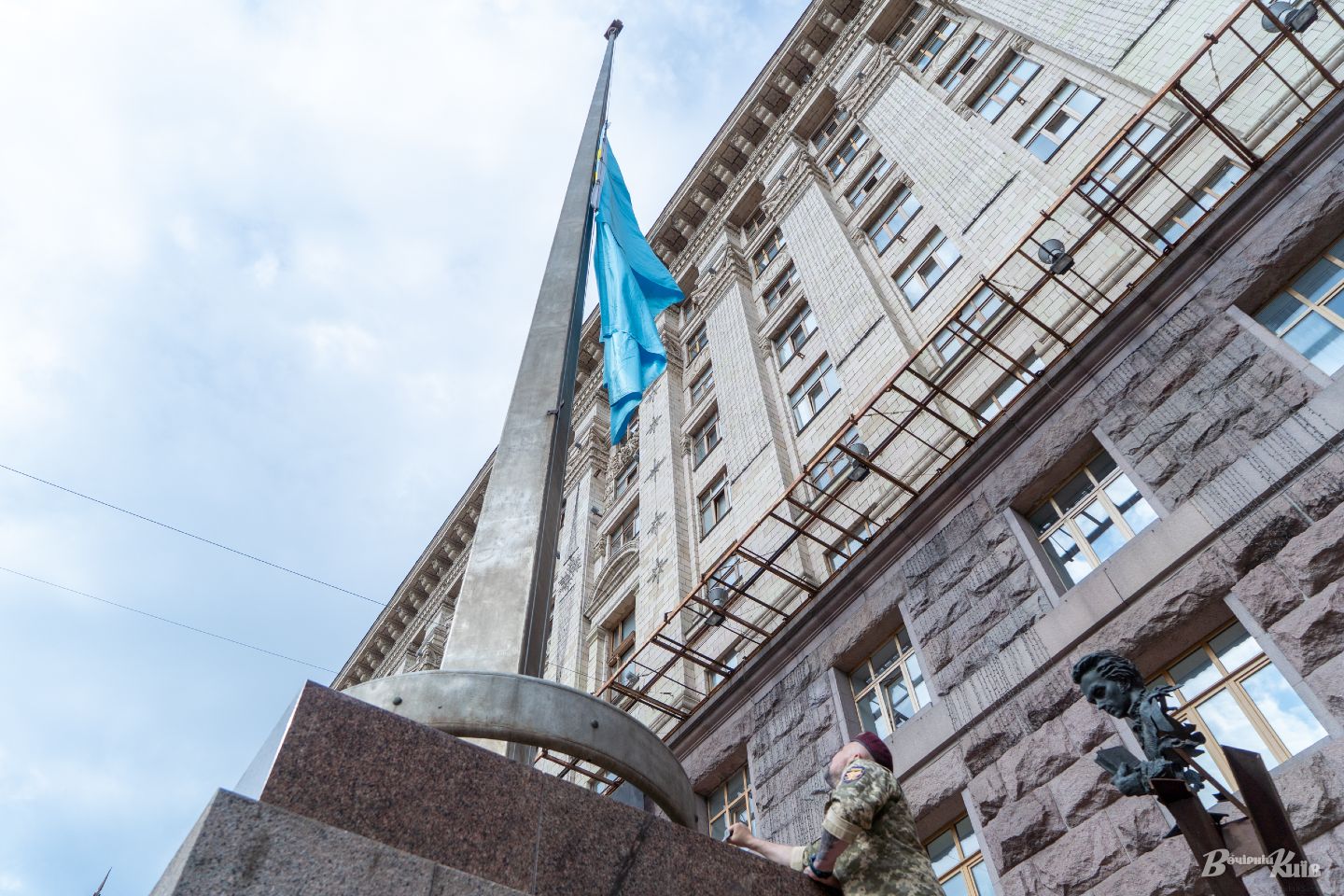 Київ підняв кримськотатарський прапор на знак солідарності