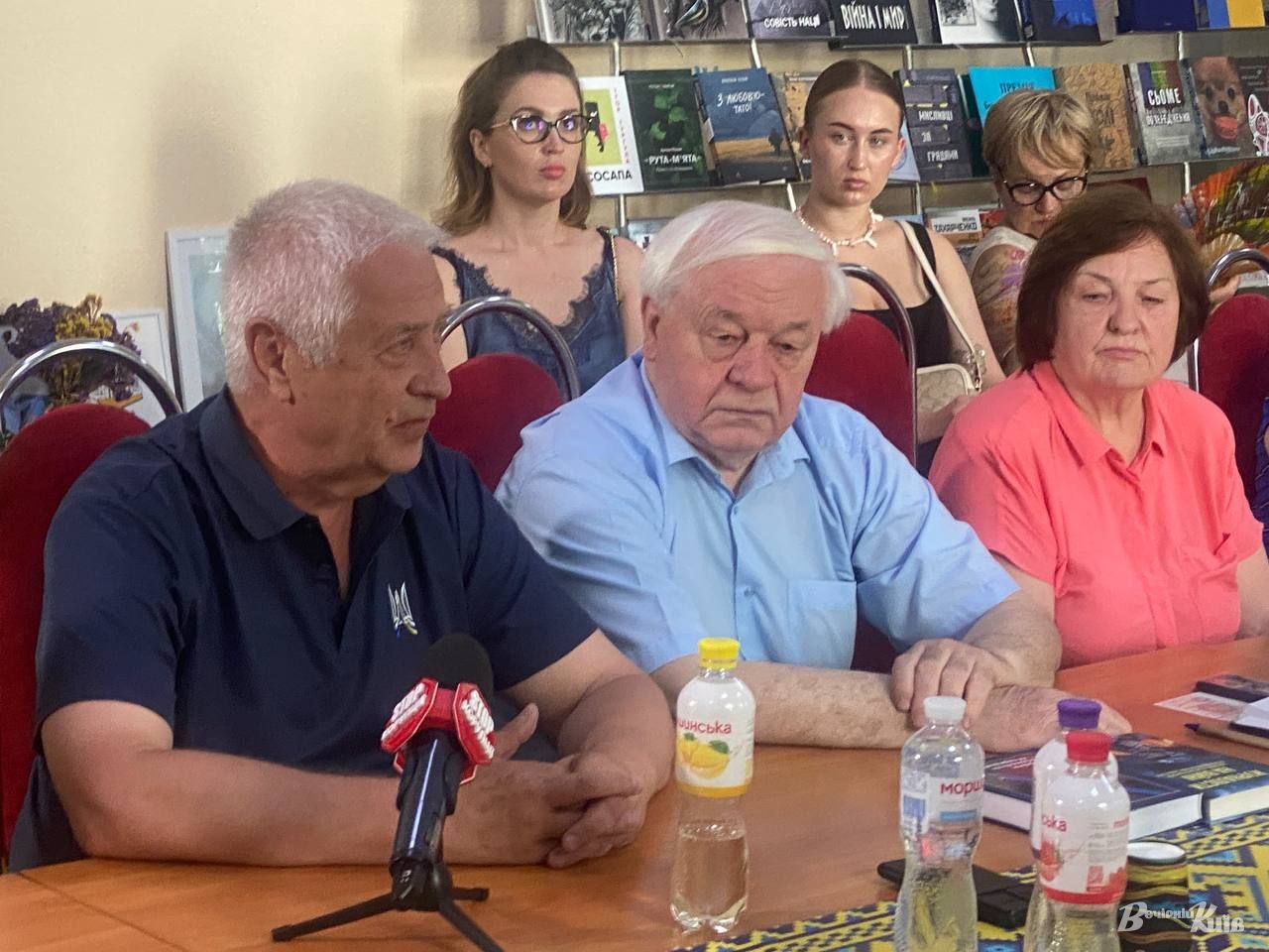 У Києві презентували книгу «Незламні. На фронті та в тилу» про героїв війни