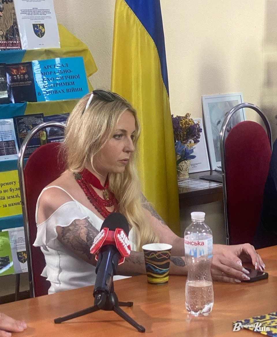У Києві презентували книгу «Незламні. На фронті та в тилу» про героїв війни