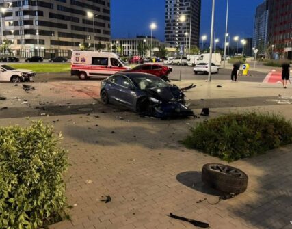 П'яний підліток на Tesla влаштував ДТП у Києві під час комендантської години