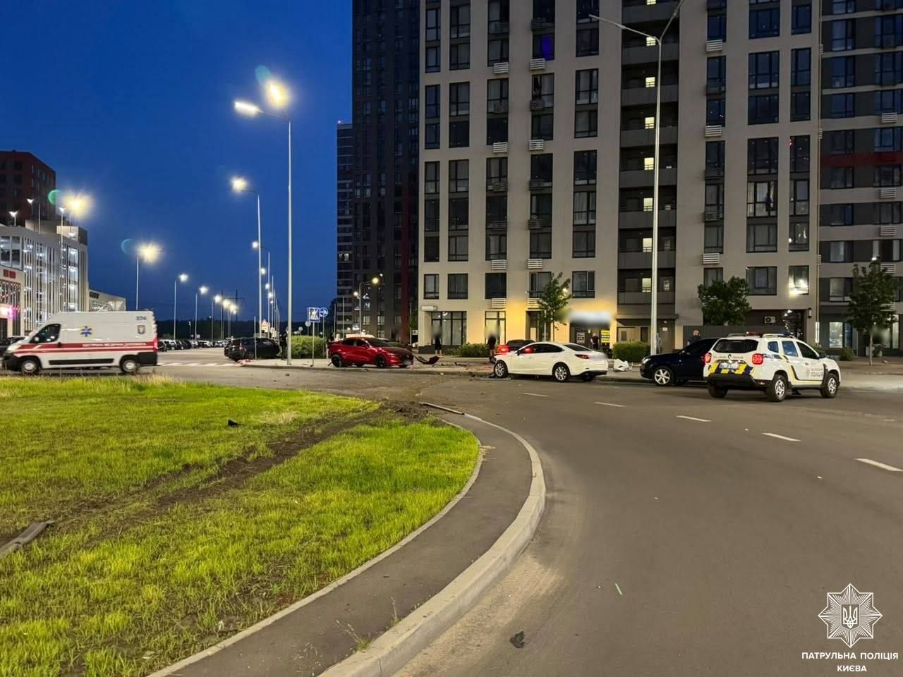 П'яний підліток на Tesla влаштував ДТП у Києві під час комендантської години