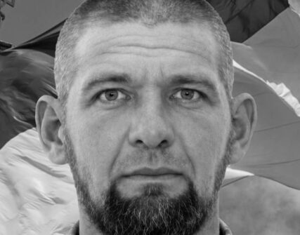 У Броварах прощаються зі загиблим солдатом Олександром Копицею