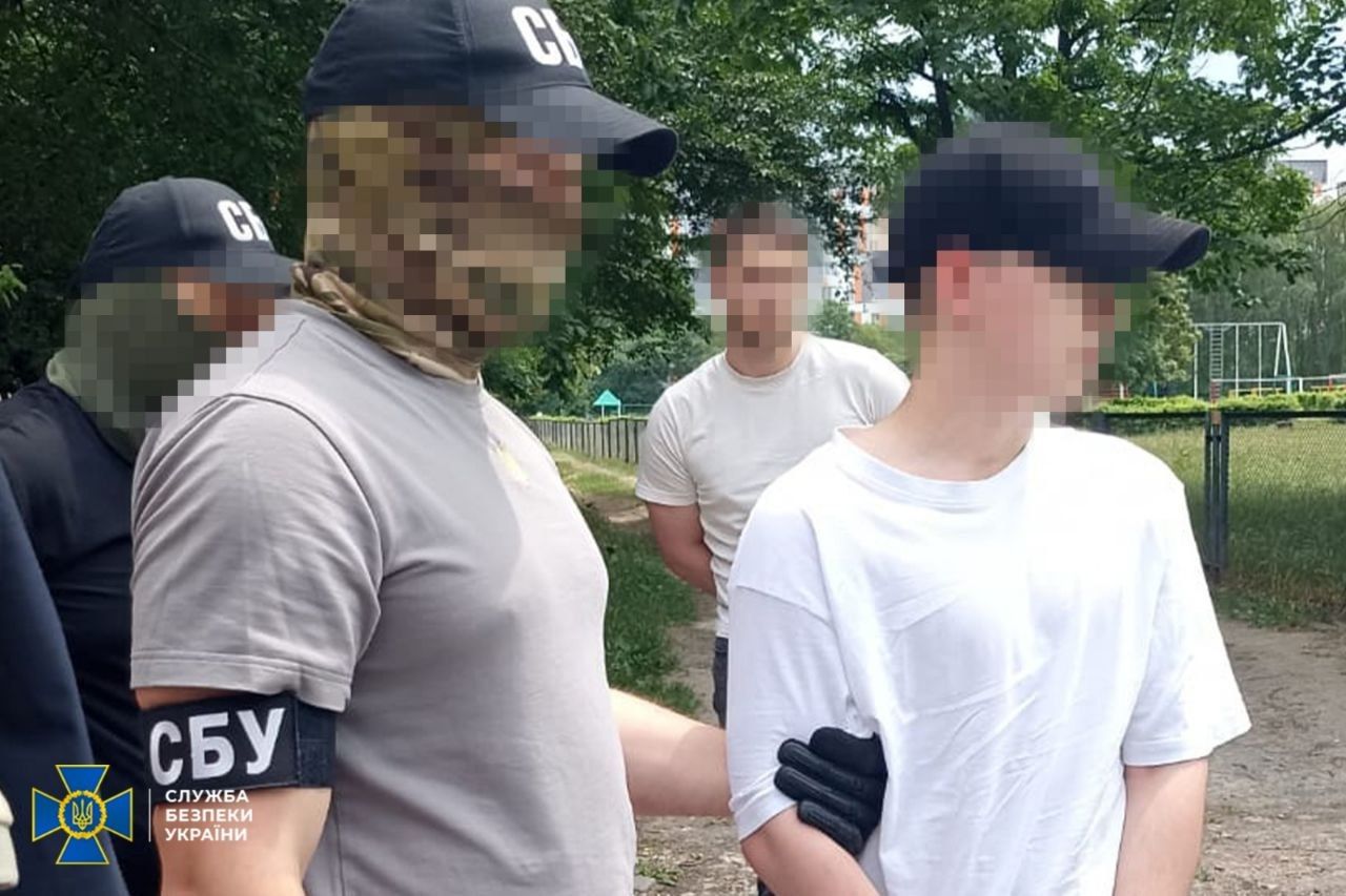 СБУ затримала вісьмох агентів РФ за підпільну реєстрацію Starlink для окупантів