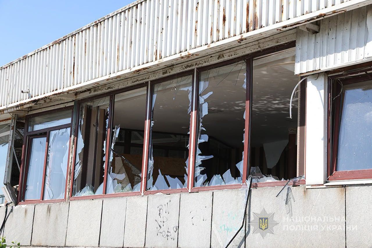 Росіяни вдарили авіабомбою по пляжу Запоріжжя: шестеро поранених, серед них троє дітей