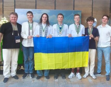 Українські школярі здобули 5 медалей на Міжнародній фізичній олімпіаді в Колумбії