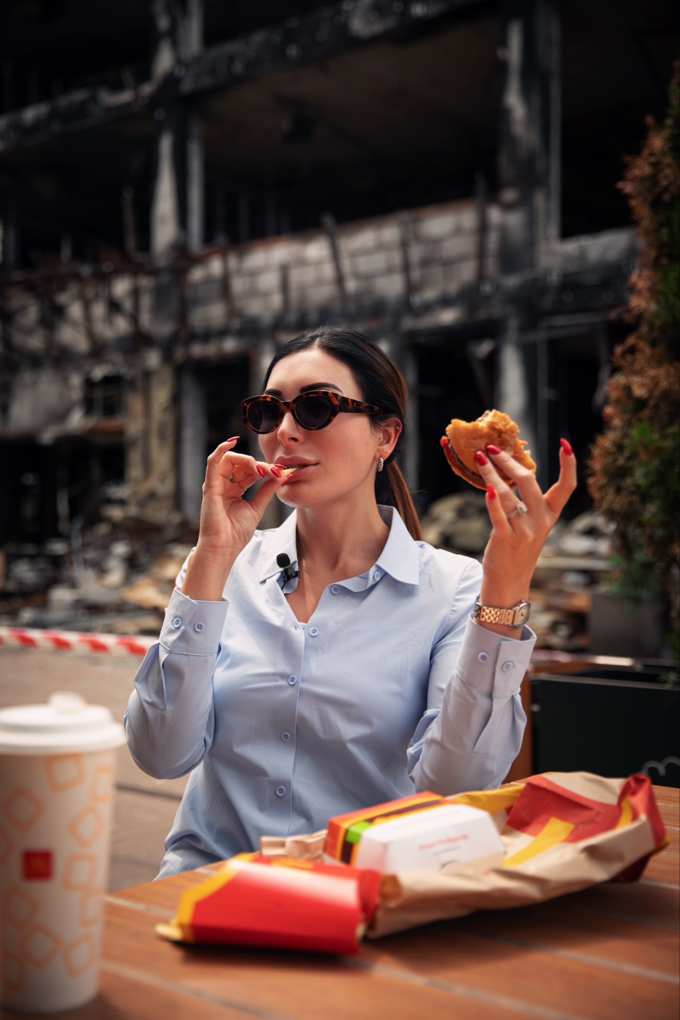 Лора Лумер у Києві: американська блогерка відвідала пошкоджений McDonald’s і змінила позицію щодо України