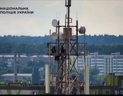 На Київщині батьків притягнули до відповідальності за небезпечні ігри дітей на вежі