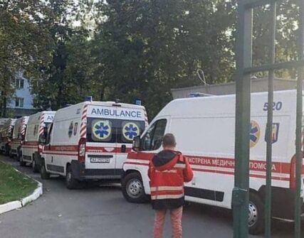 Атака дронів у Києві: кількість постраждалих зросла до восьми, серед них медики