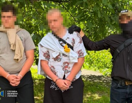 СБУ затримала чоловіків, які реєстрували Starlink для ФСБ: 76 терміналів заблоковано