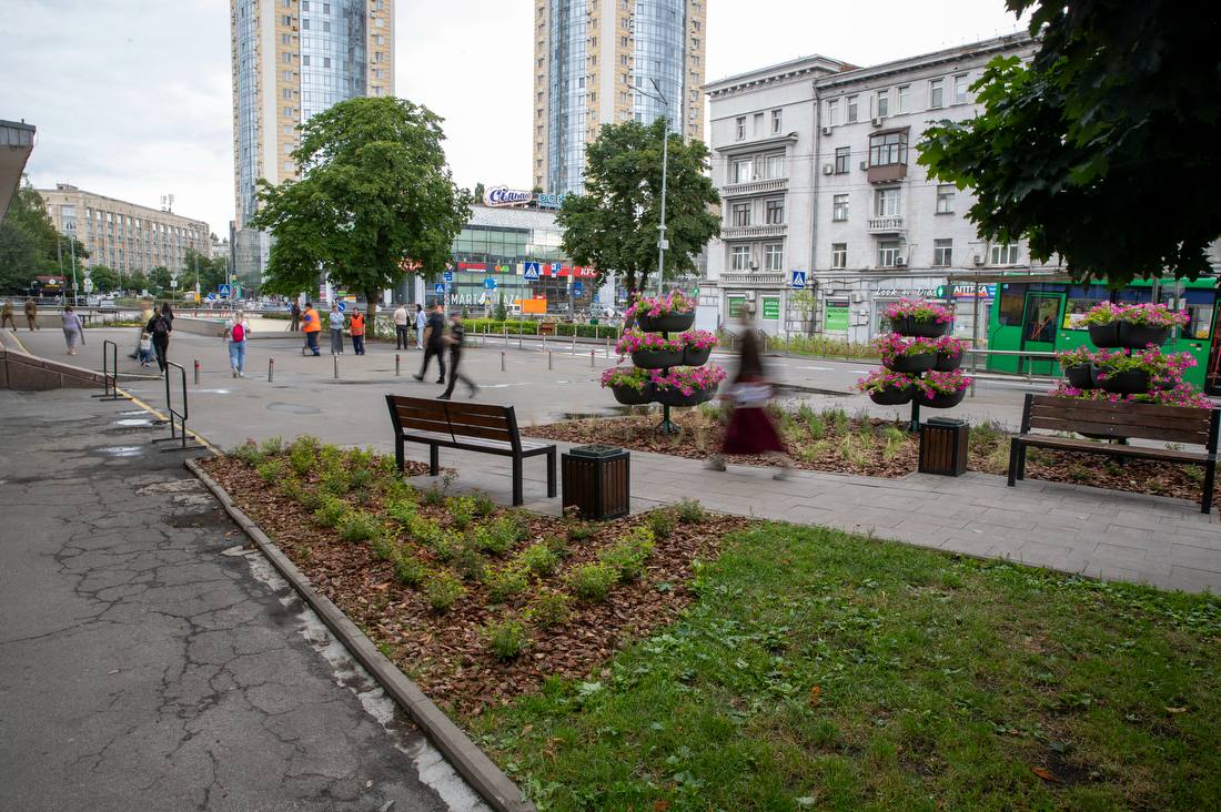У Києві на місці МАФів облаштували новий сквер: деталі від Кличка