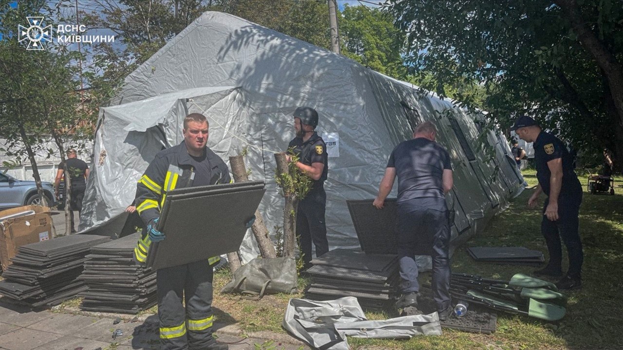 У Вишневому триває ліквідація наслідків атаки РФ: 5 загиблих, понад 600 евакуйованих