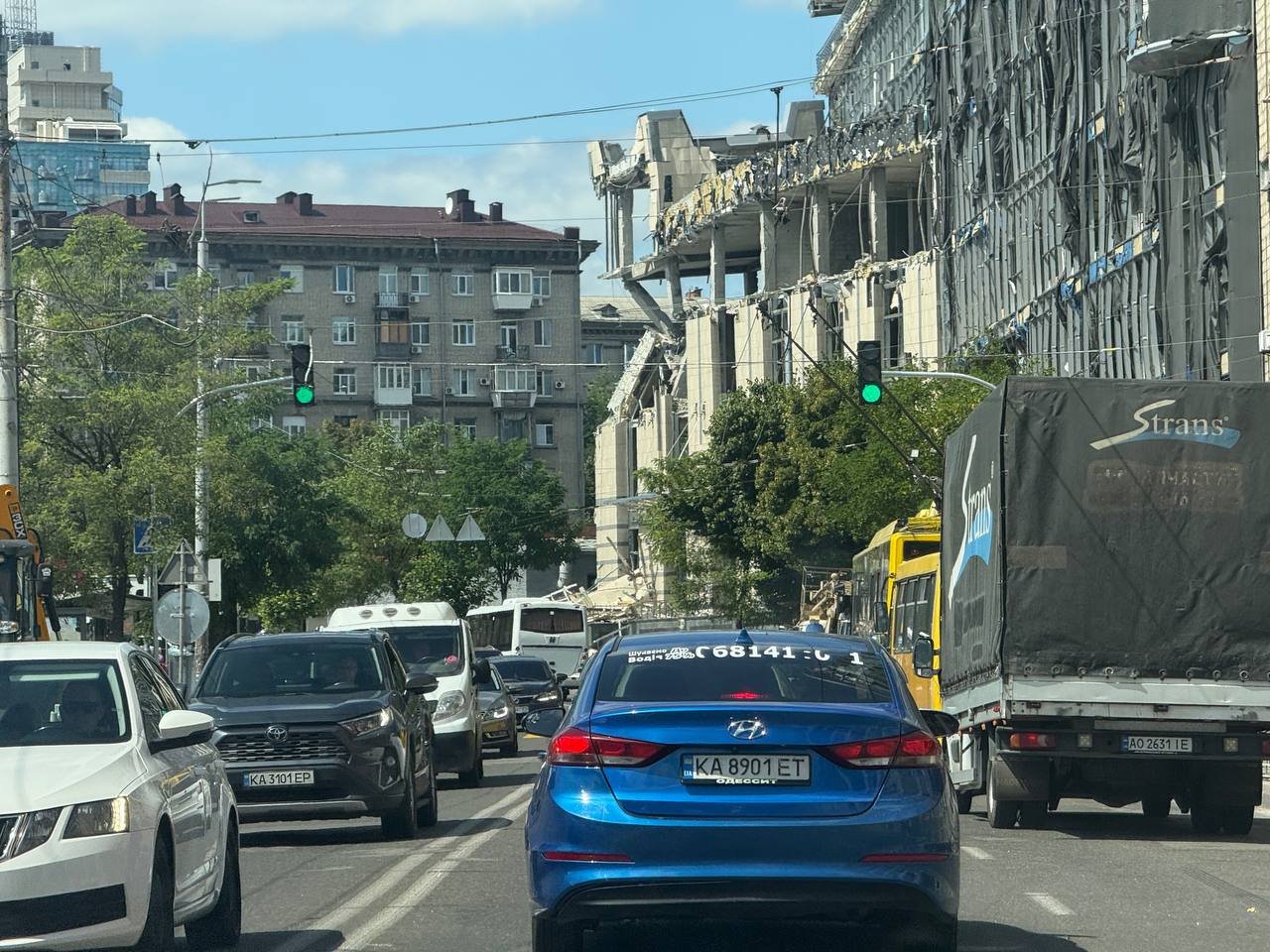 Біля Лук'янівки новий наземний перехід обладнали світлофором за два дні