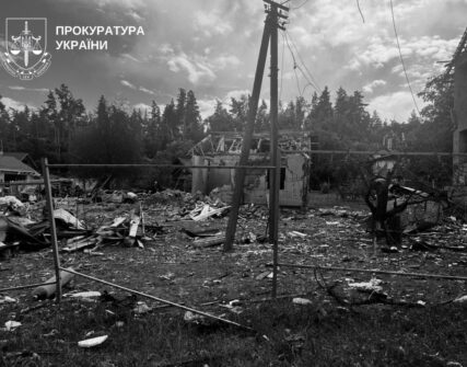 Жертв удару по виставці зброї на Київщині стало 12: у лікарні помер хлопець