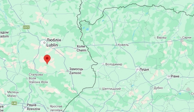 Російська ракета в Польщі: кратер 10 метрів після нічної атаки на Україну