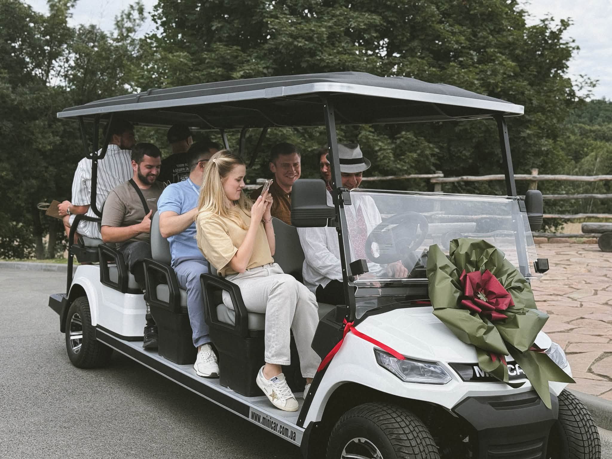 Музей у Пирогові отримав електромобіль до 50-річчя: що це змінить для відвідувачів