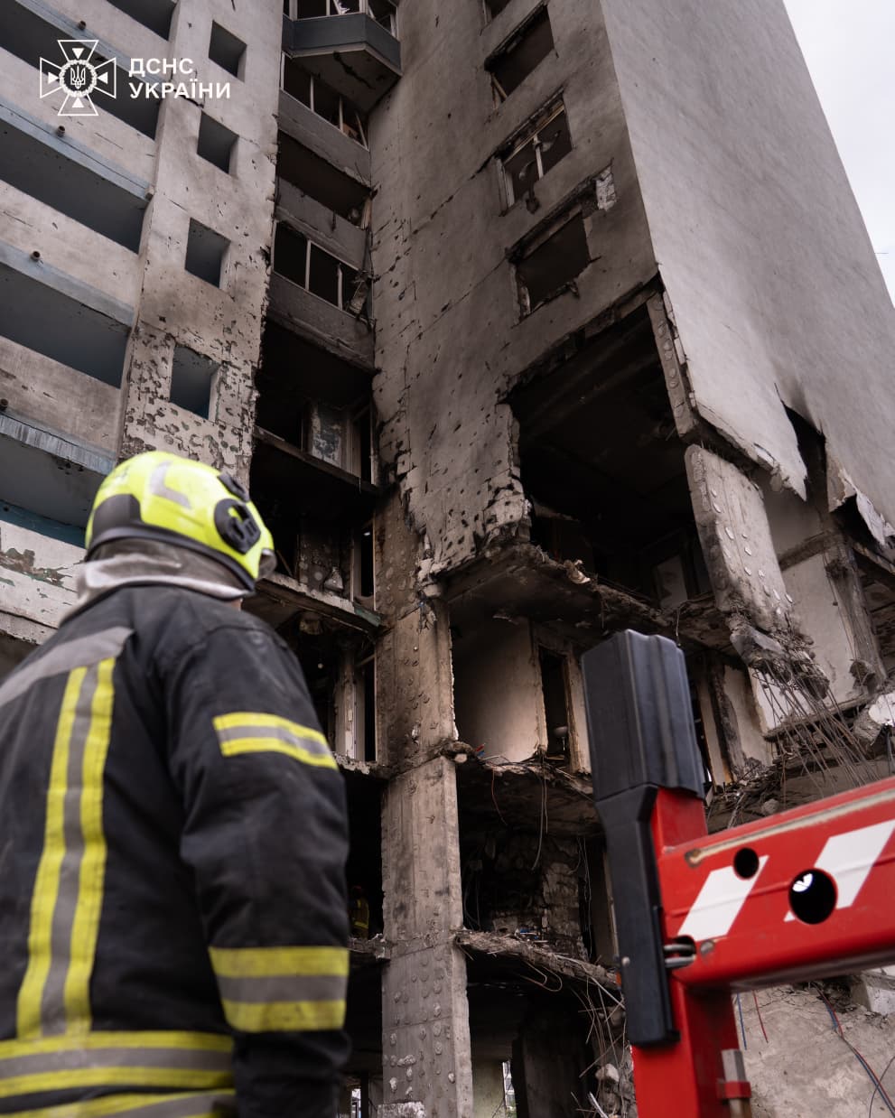 Кількість загиблих у Києві зросла до 13: у столиці тривають розбори завалів