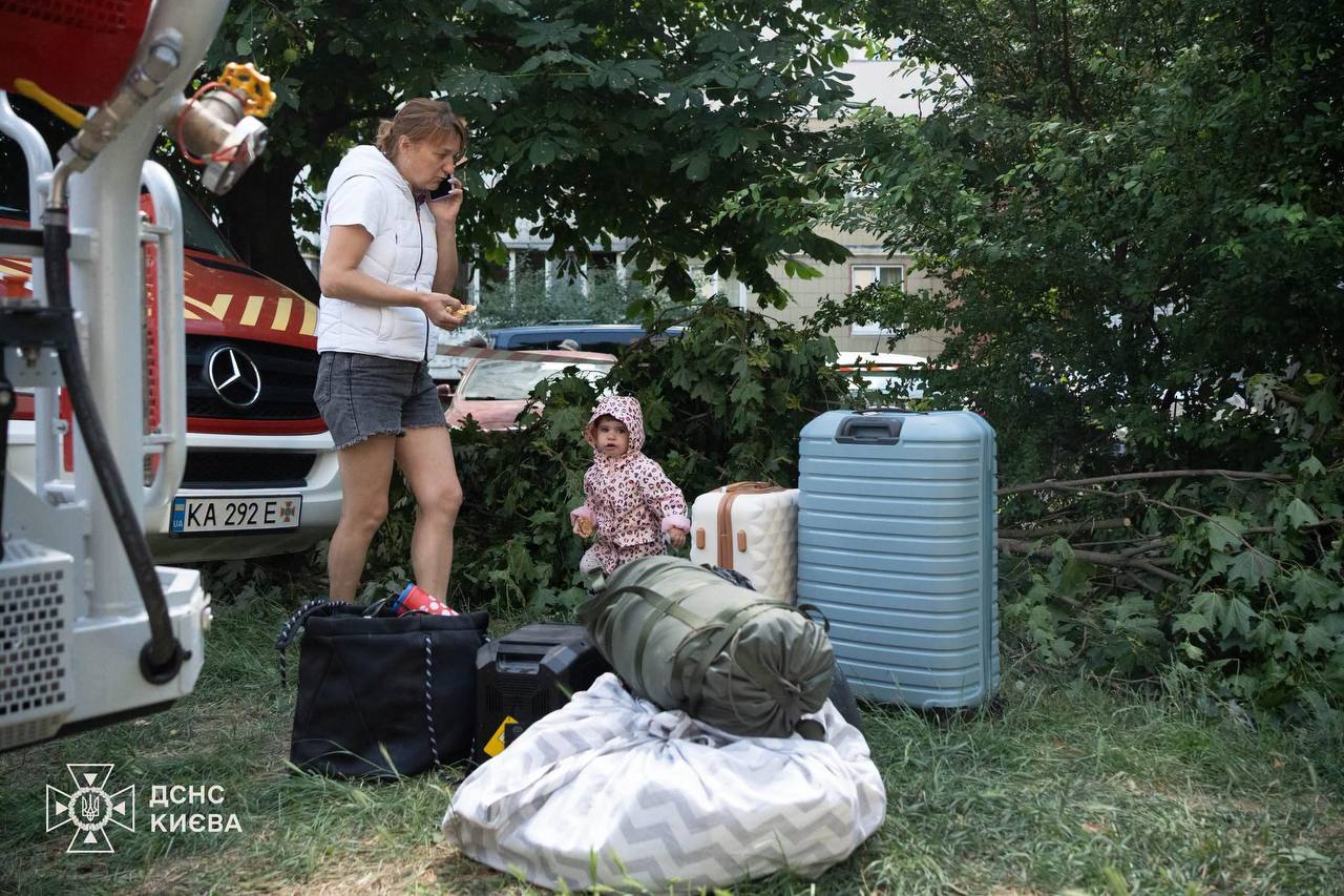 Кількість жертв російської атаки на Київ зросла до 14: тривають рятувальні роботи
