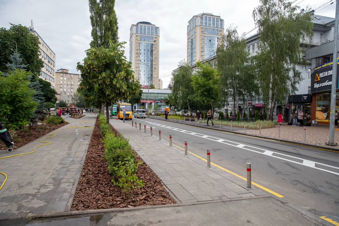 У Києві на місці МАФів облаштували новий сквер: деталі від Кличка