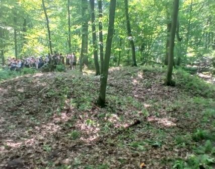 Археологи знайшли незвичні поховання XII століття під Києвом