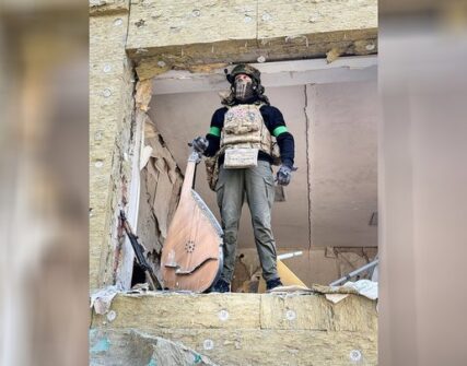 У Слов'янську боєць врятував 50-річну бандуру з-під завалів
